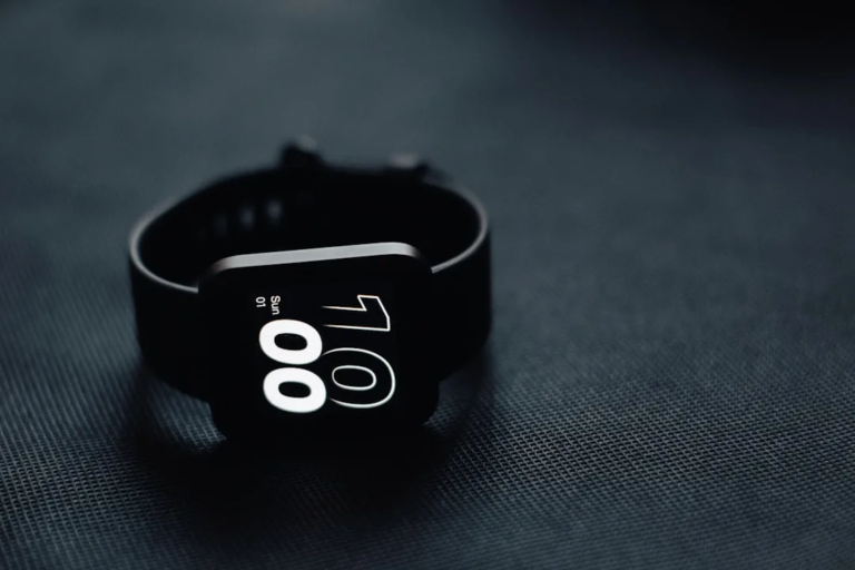 Garmin Forerunner Apple Watch SE 비교 제품 이미지
