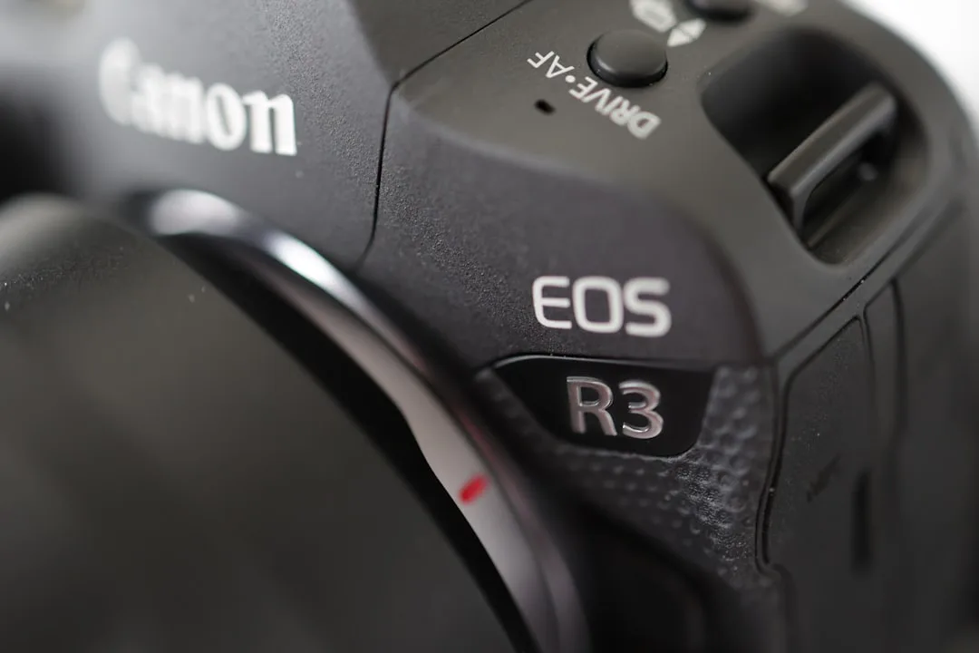 캐논 R50 소니 A6700 비교